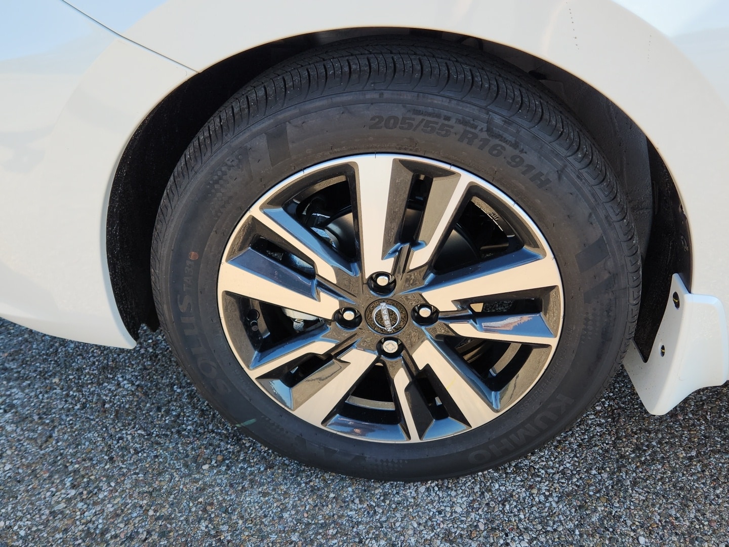2025 Nissan Versa Sedan SV - Photo 7