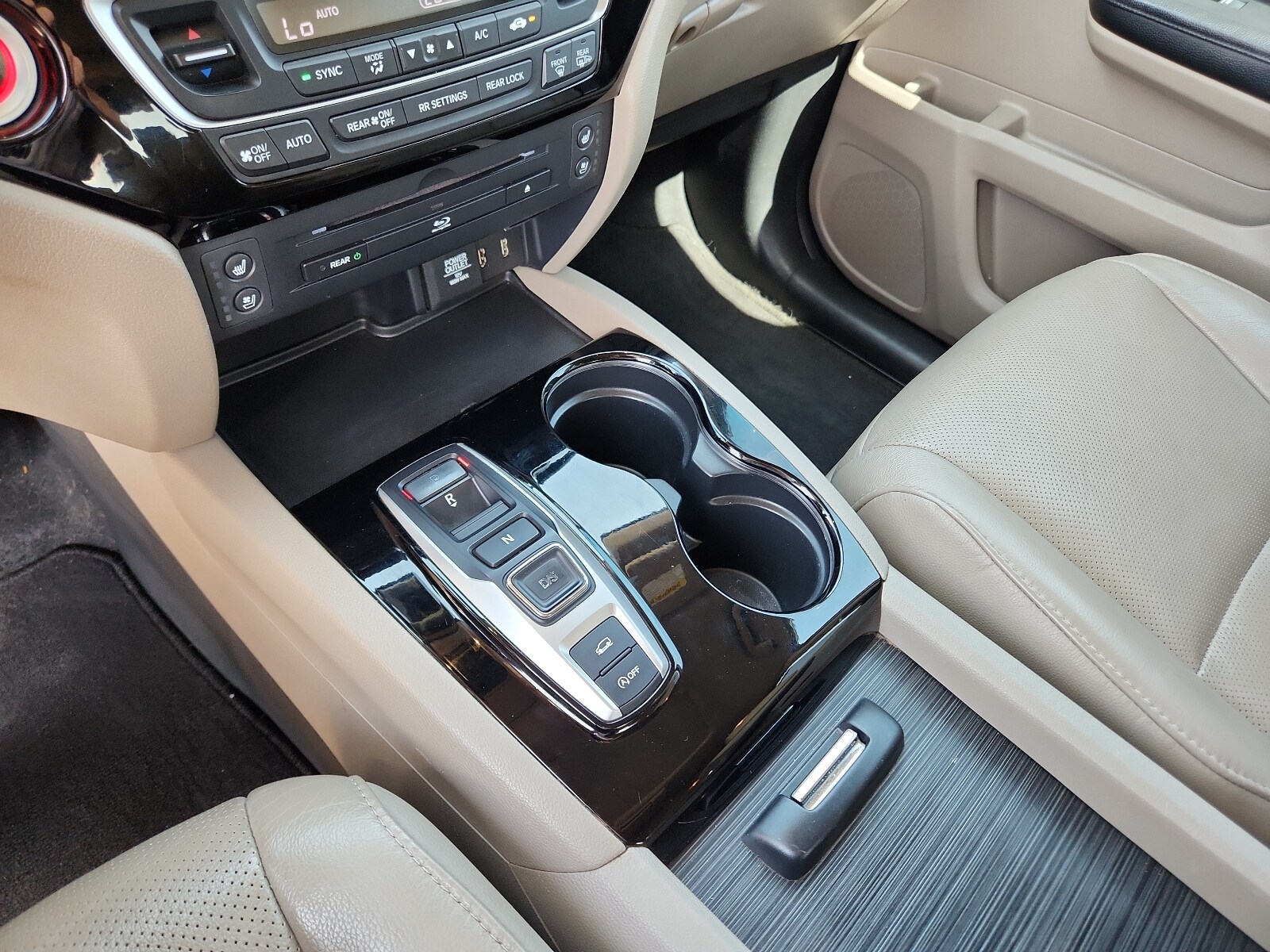 2017 Honda Pilot Elite - Photo 18