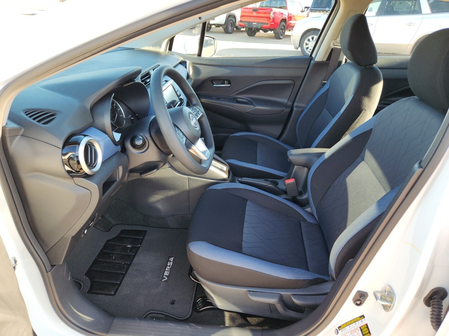 2025 Nissan Versa Sedan SV - Photo 10