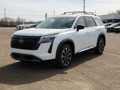 2026 Nissan Pathfinder Platinum SUV
