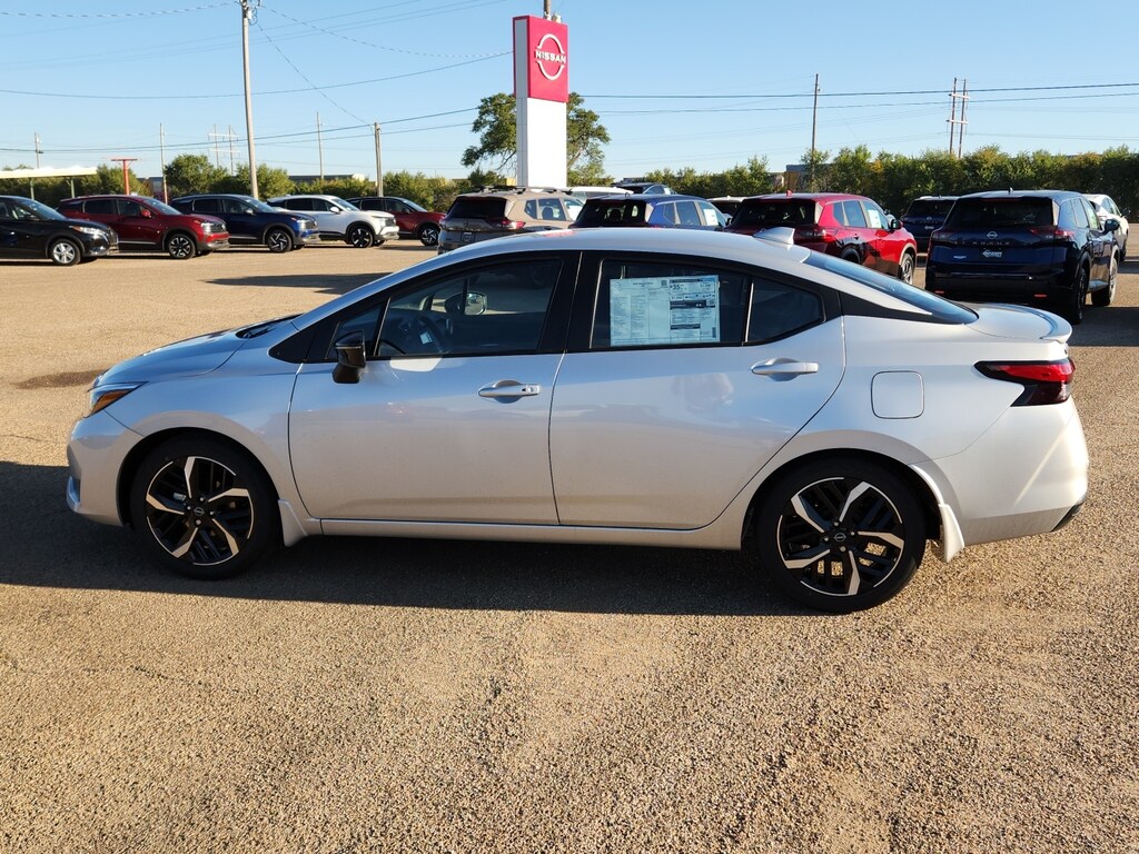 New 2025 Nissan Versa 1.6 SR Sedan
