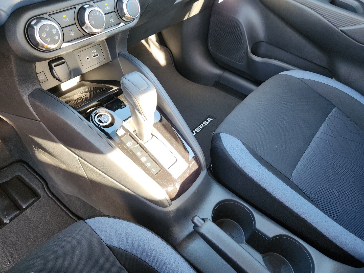 2025 Nissan Versa Sedan SV - Photo 17