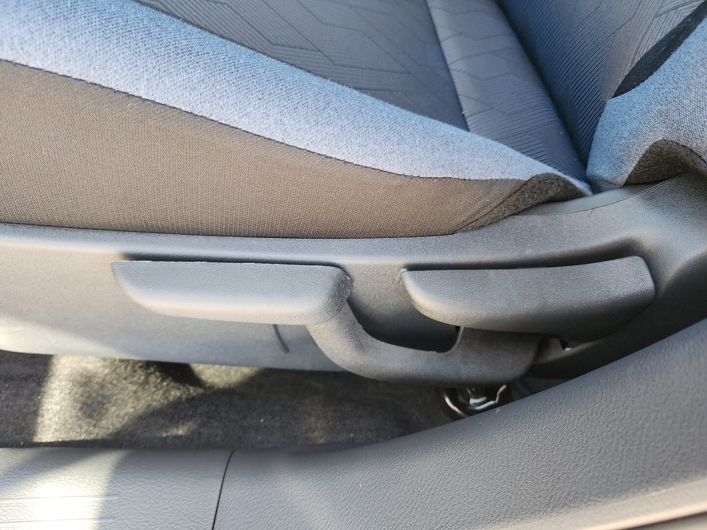 2025 Nissan Versa Sedan SV - Photo 11