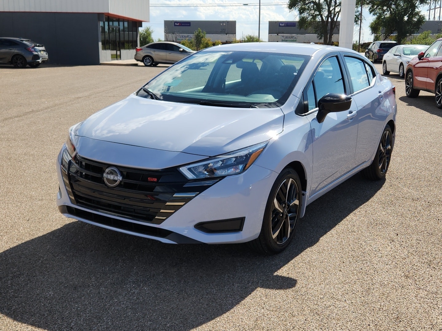 2025 Nissan Versa Sedan SR's photo