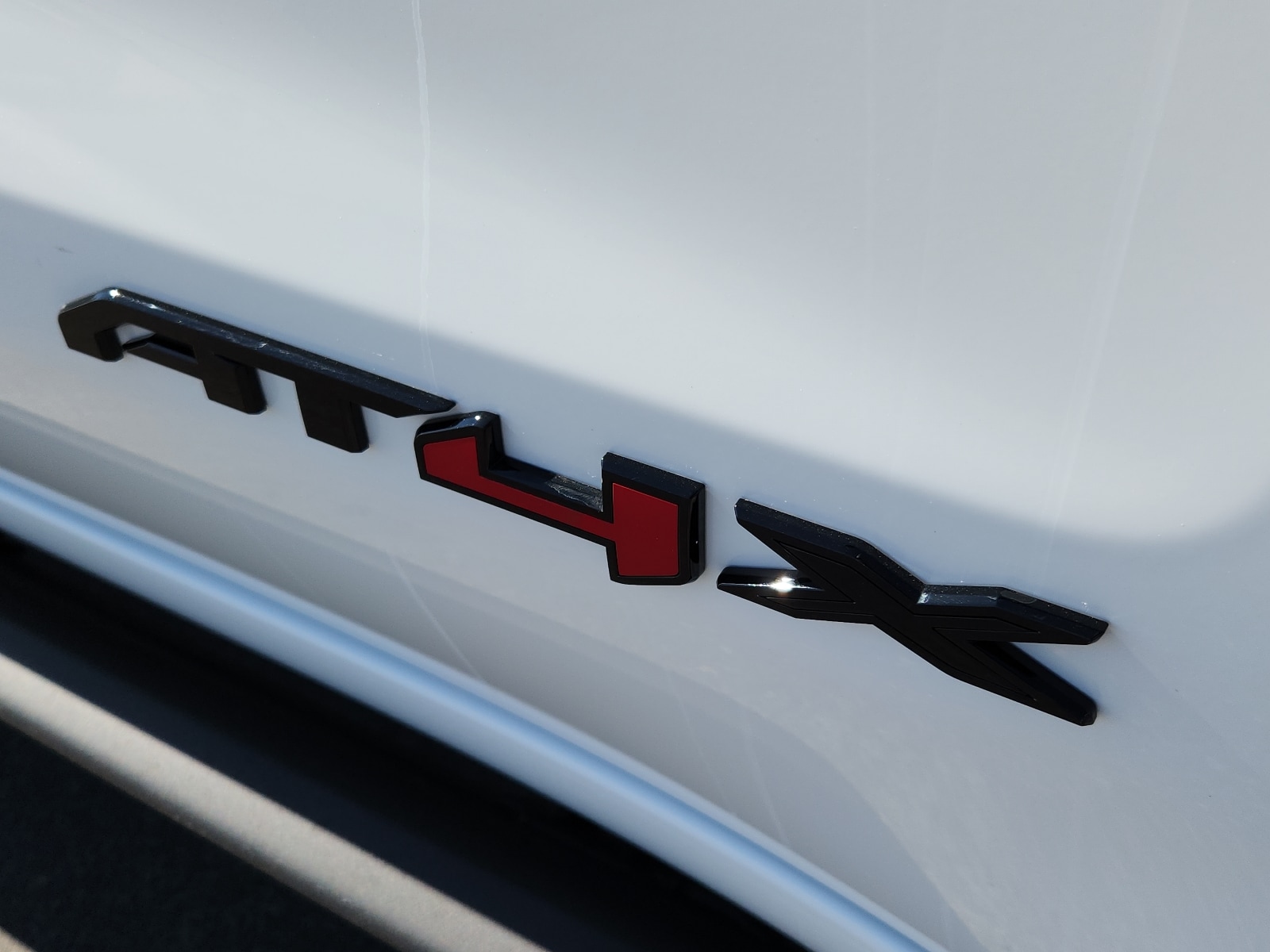 2026 GMC Sierra 1500 AT4X - Photo 9