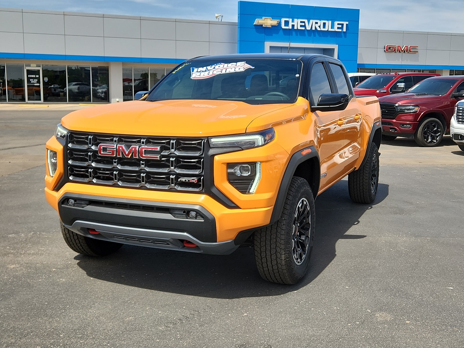 2026 GMC Canyon 4WD AT4 Crew Cab Short Box's photo