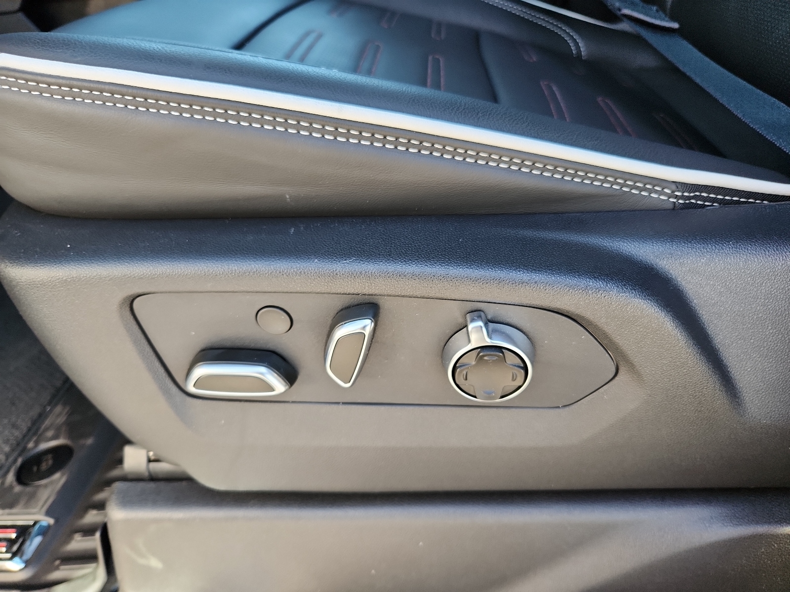 2026 GMC Sierra 1500 AT4X - Photo 14