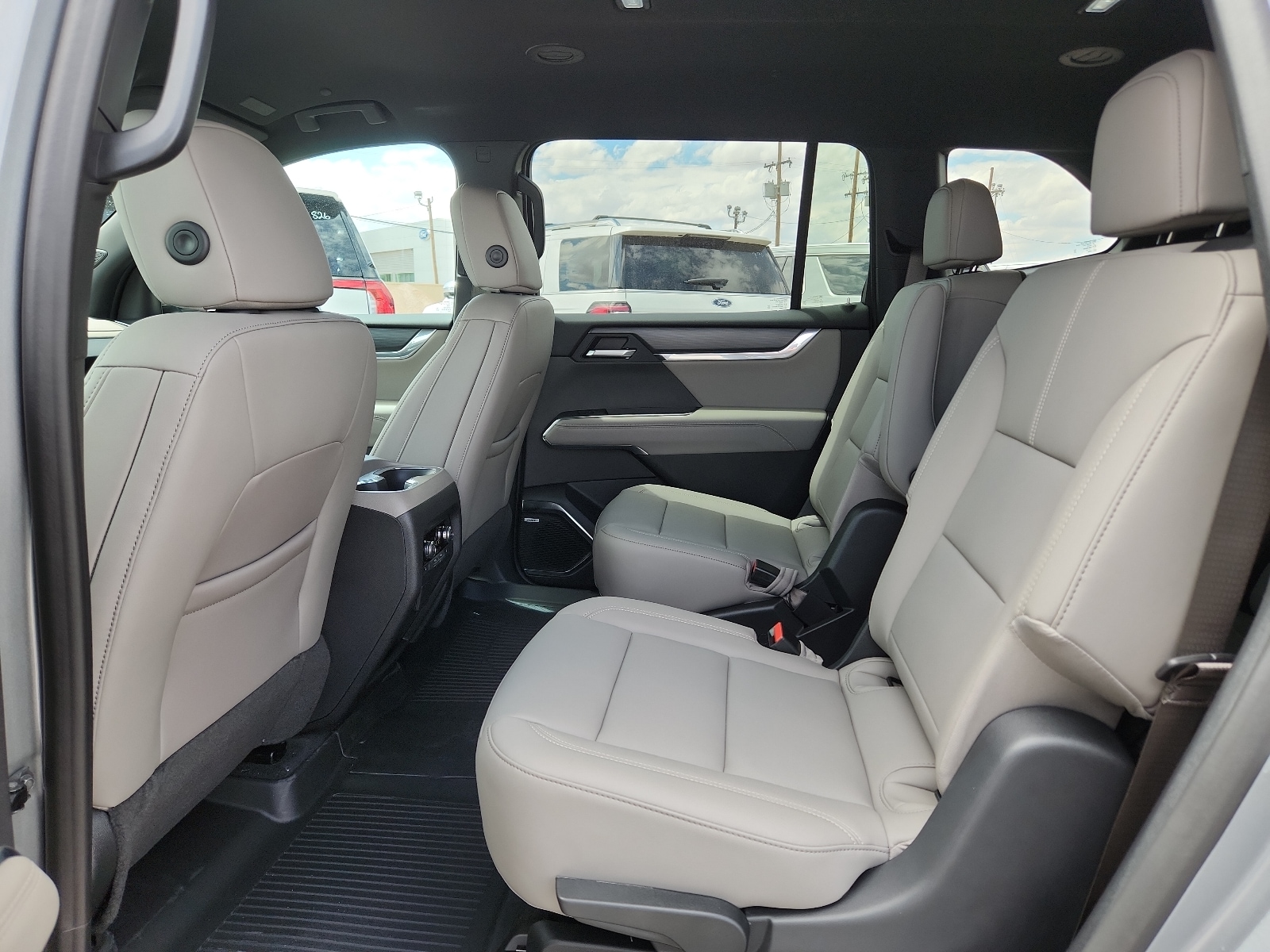 2026 GMC Acadia Elevation - Photo 11