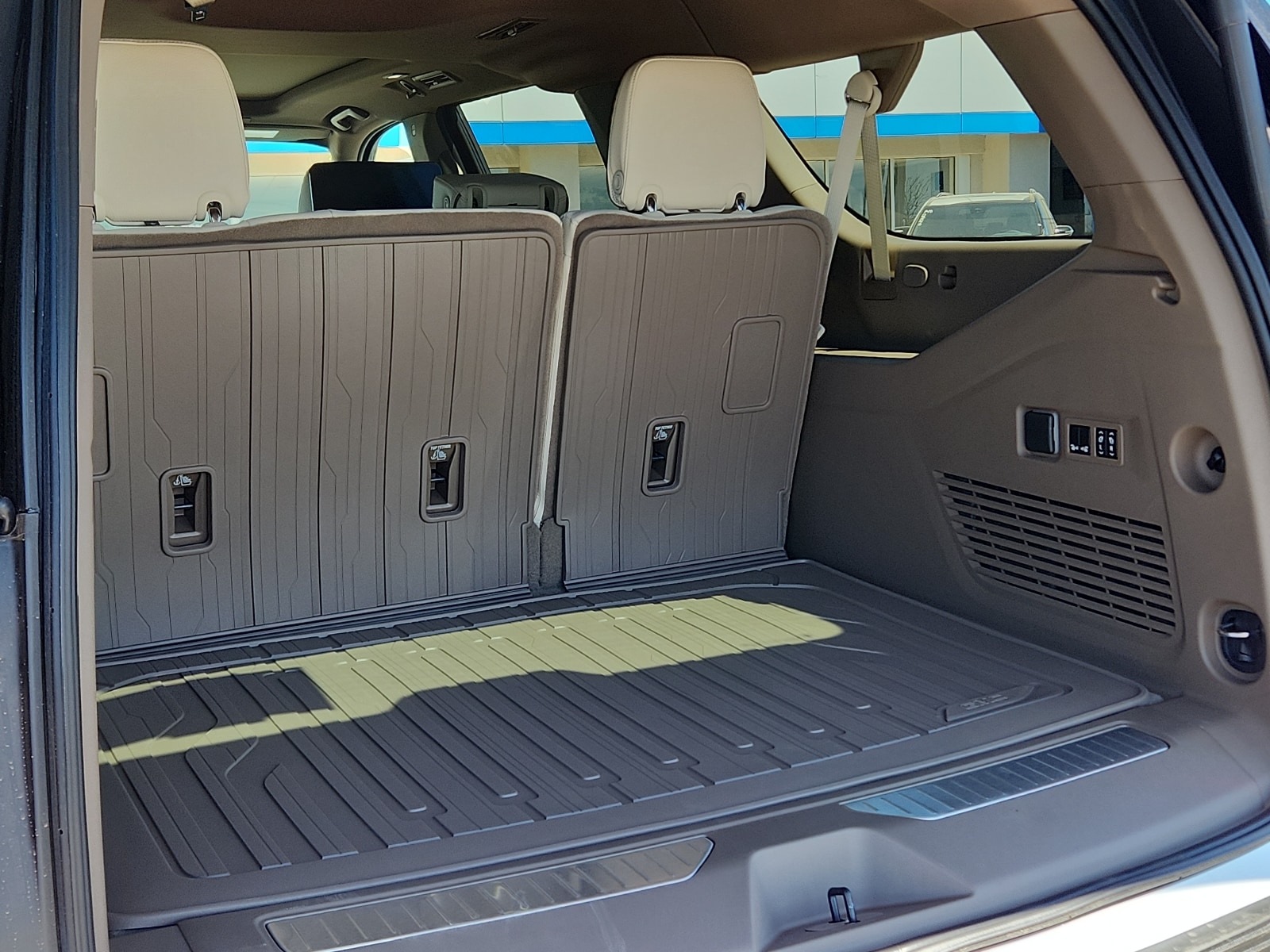 2026 GMC Yukon XL Denali - Photo 8