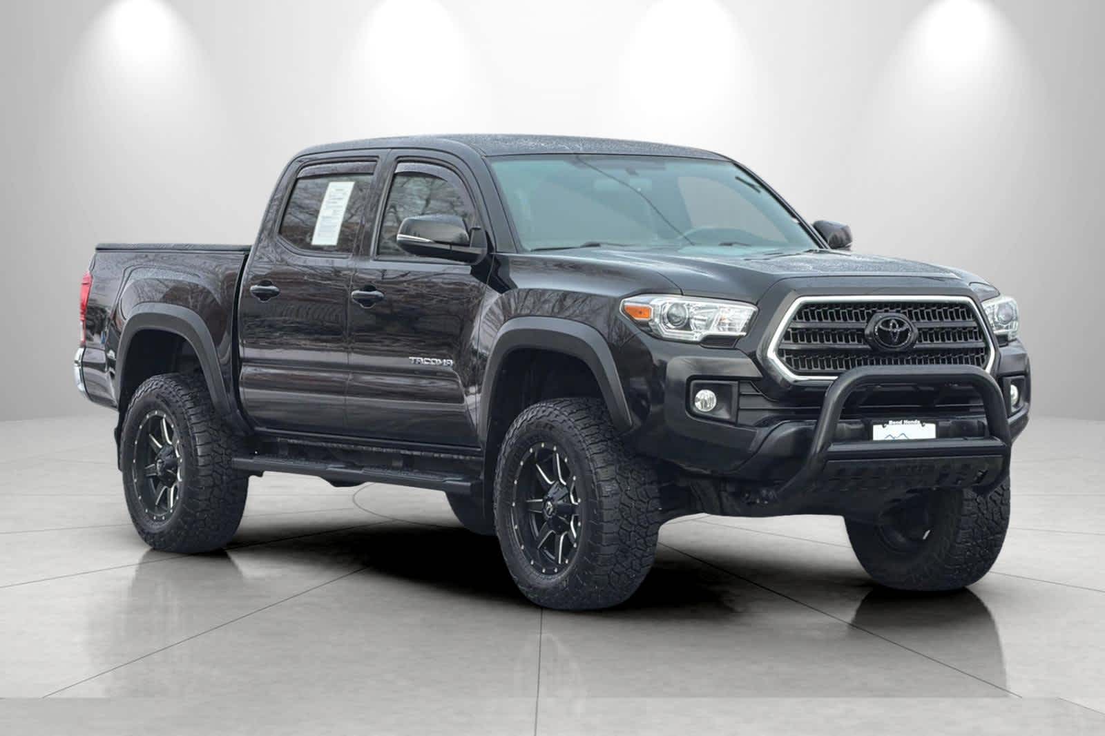 Thumbnail: 2017 Toyota Tacoma - 9