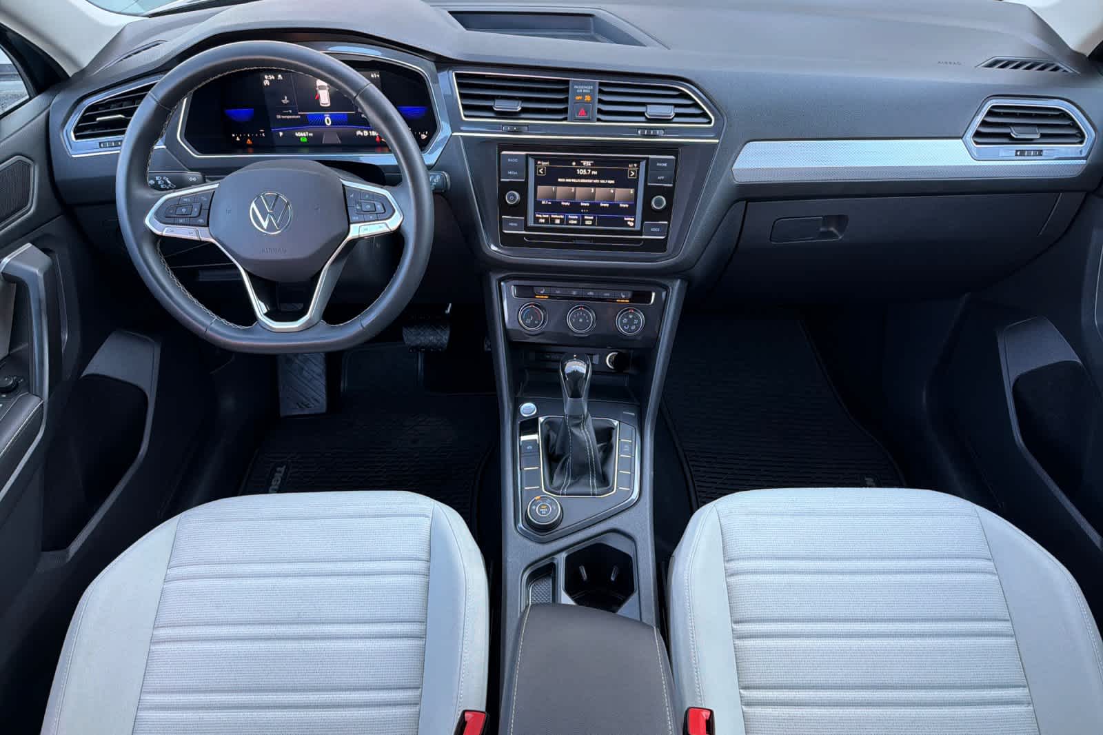 Thumbnail: 2022 Volkswagen Tiguan - 3