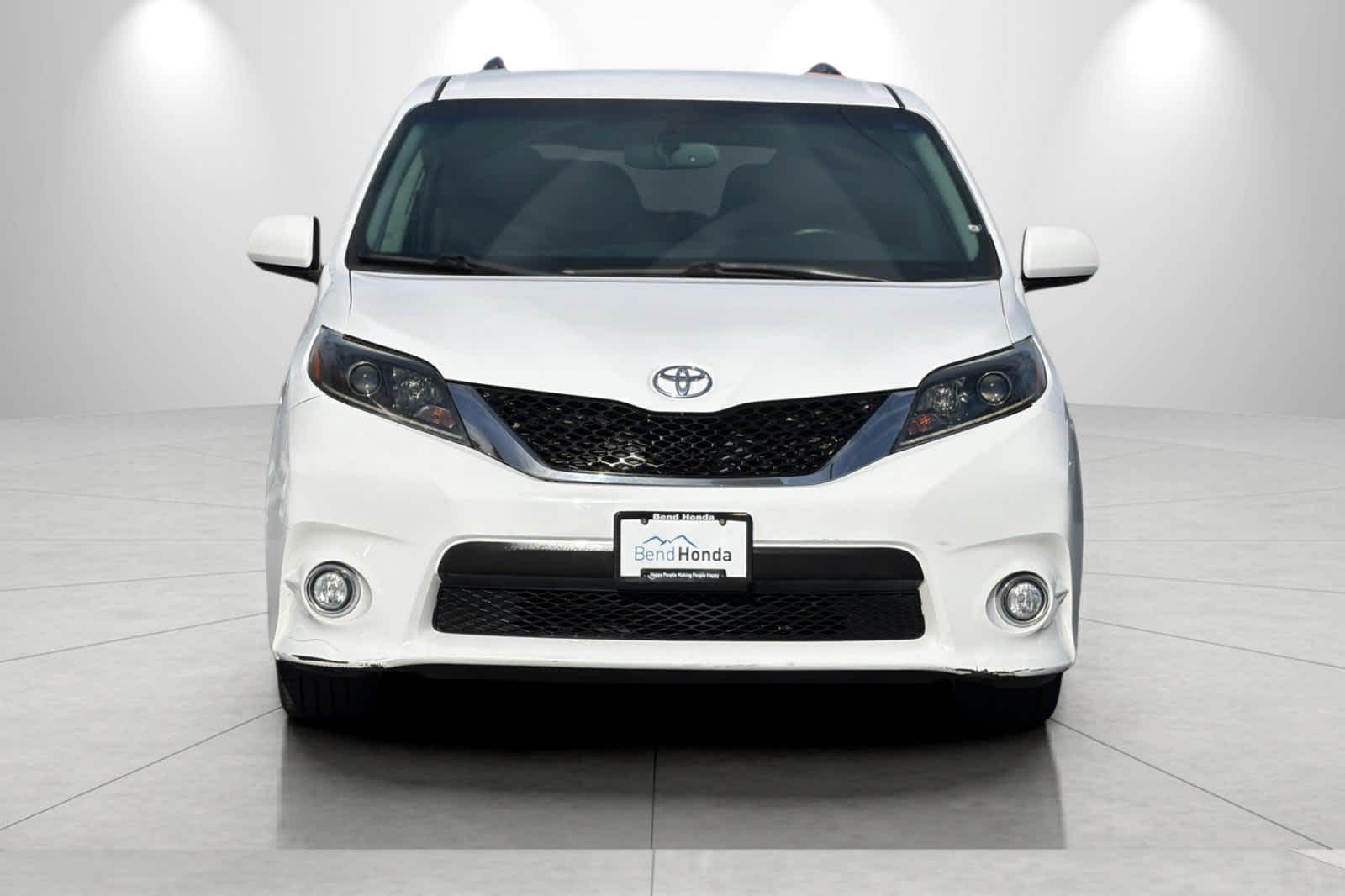 Thumbnail: 2015 Toyota Sienna - 10