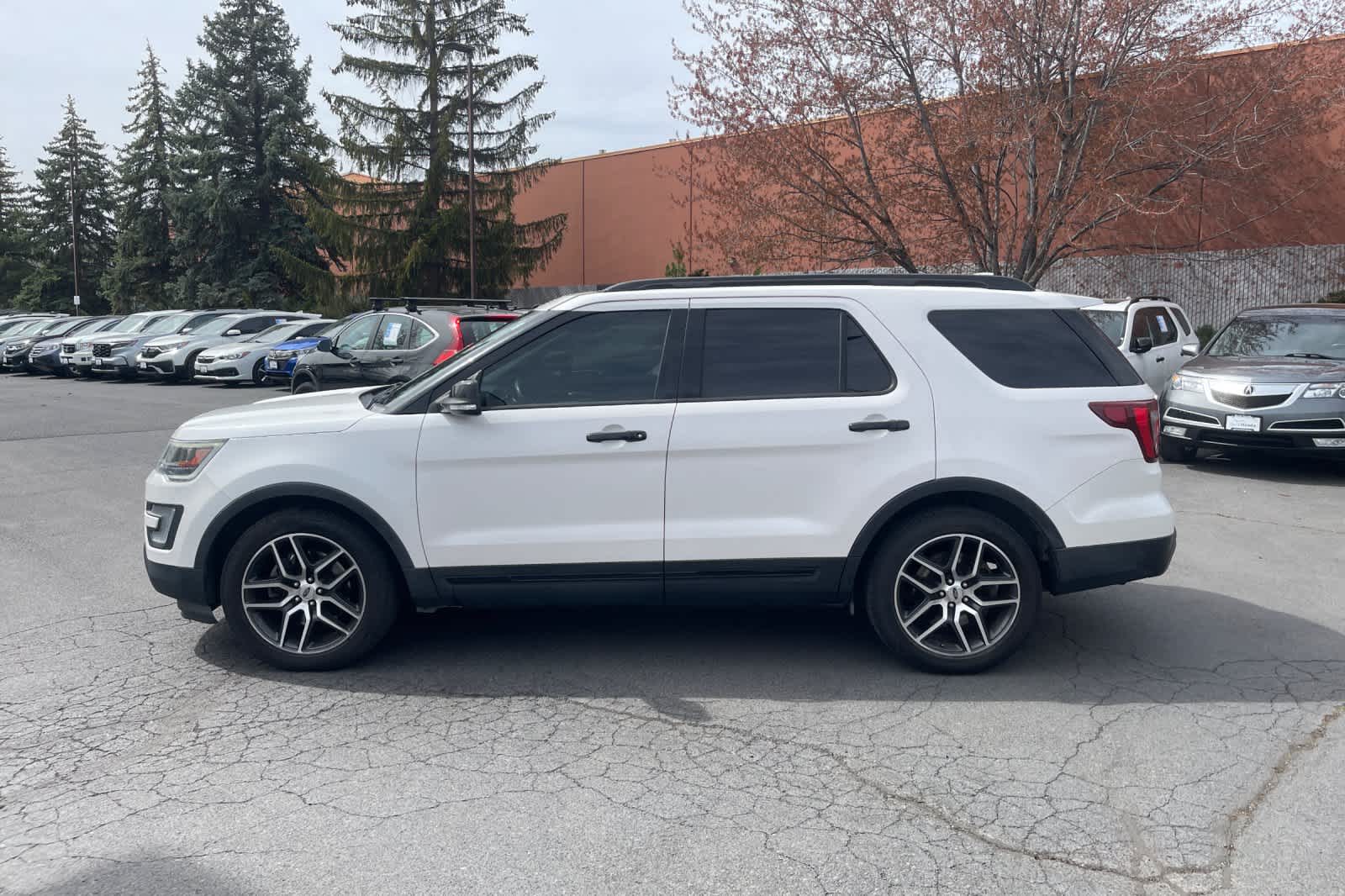 Thumbnail: 2017 Ford Explorer - 2