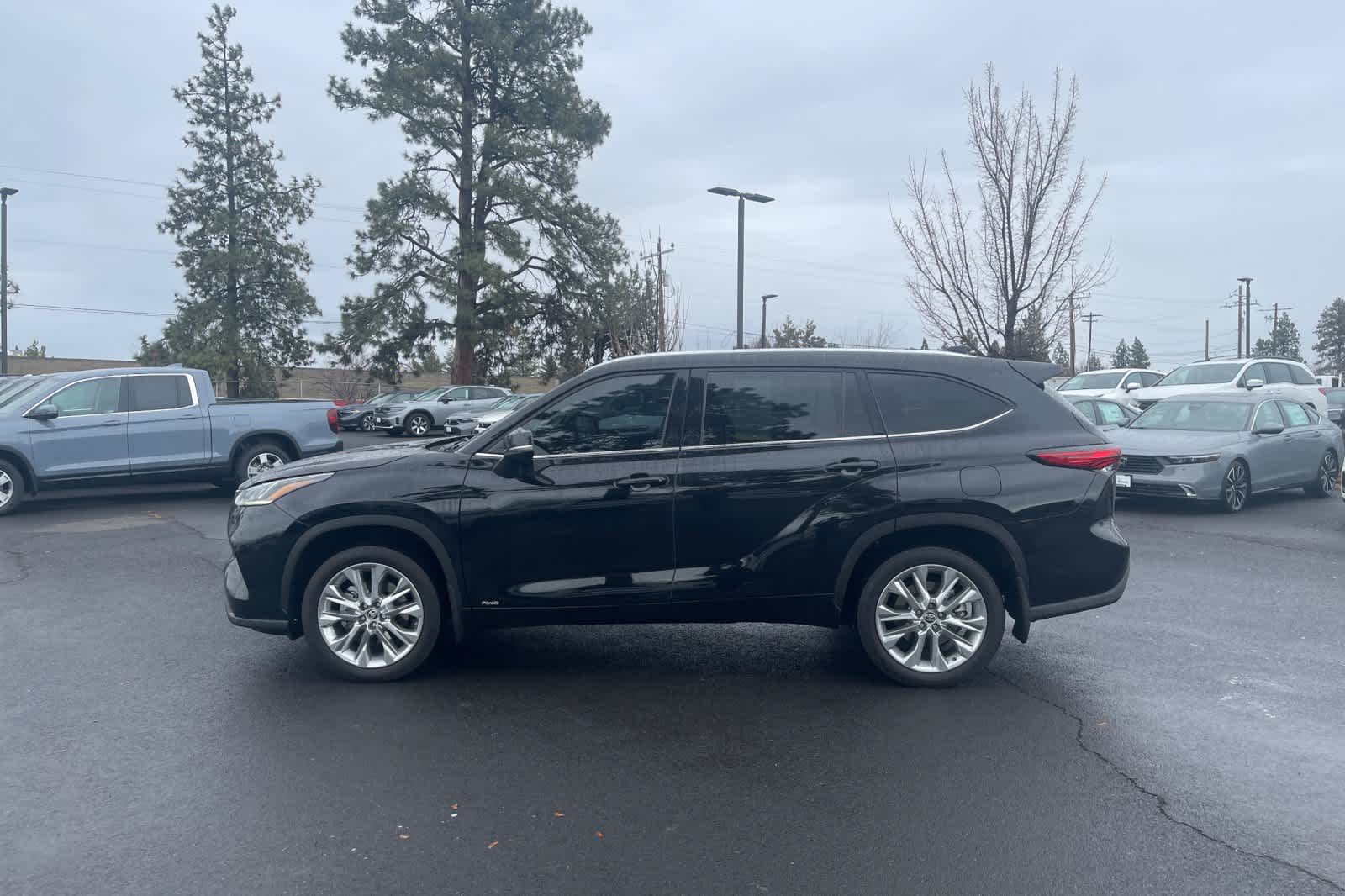 Thumbnail: 2023 Toyota Highlander - 5