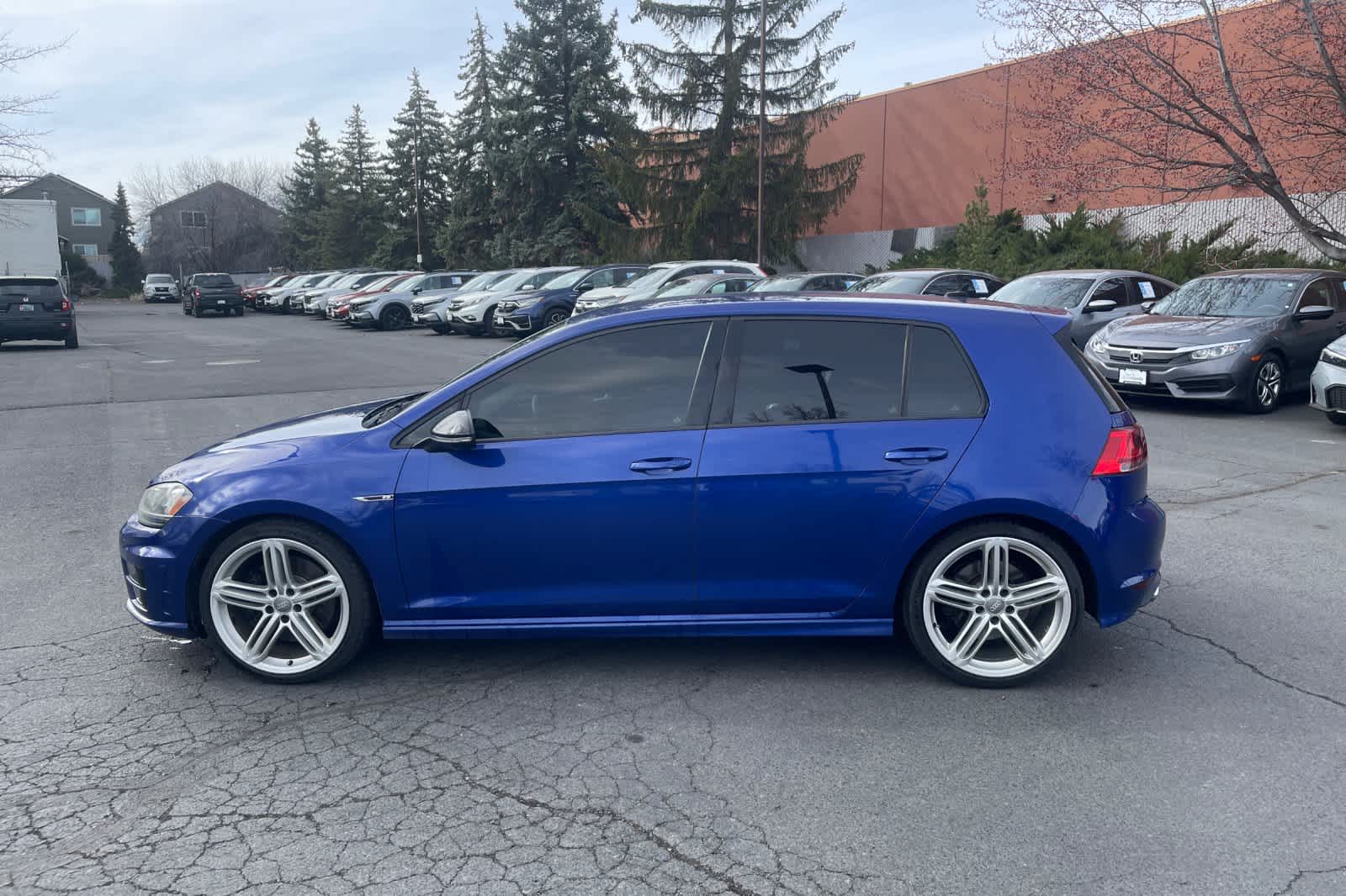 Thumbnail: 2017 Volkswagen Golf - 2