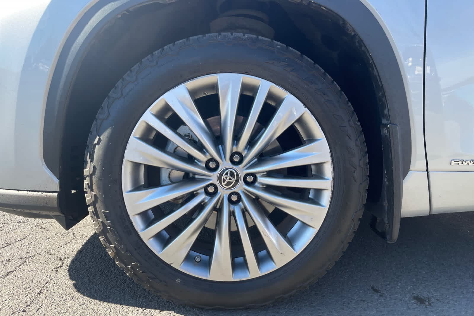 Thumbnail: 2023 Toyota Highlander - 15