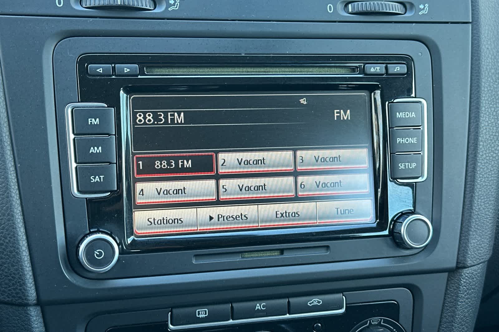 Thumbnail: 2012 Volkswagen Golf - 20