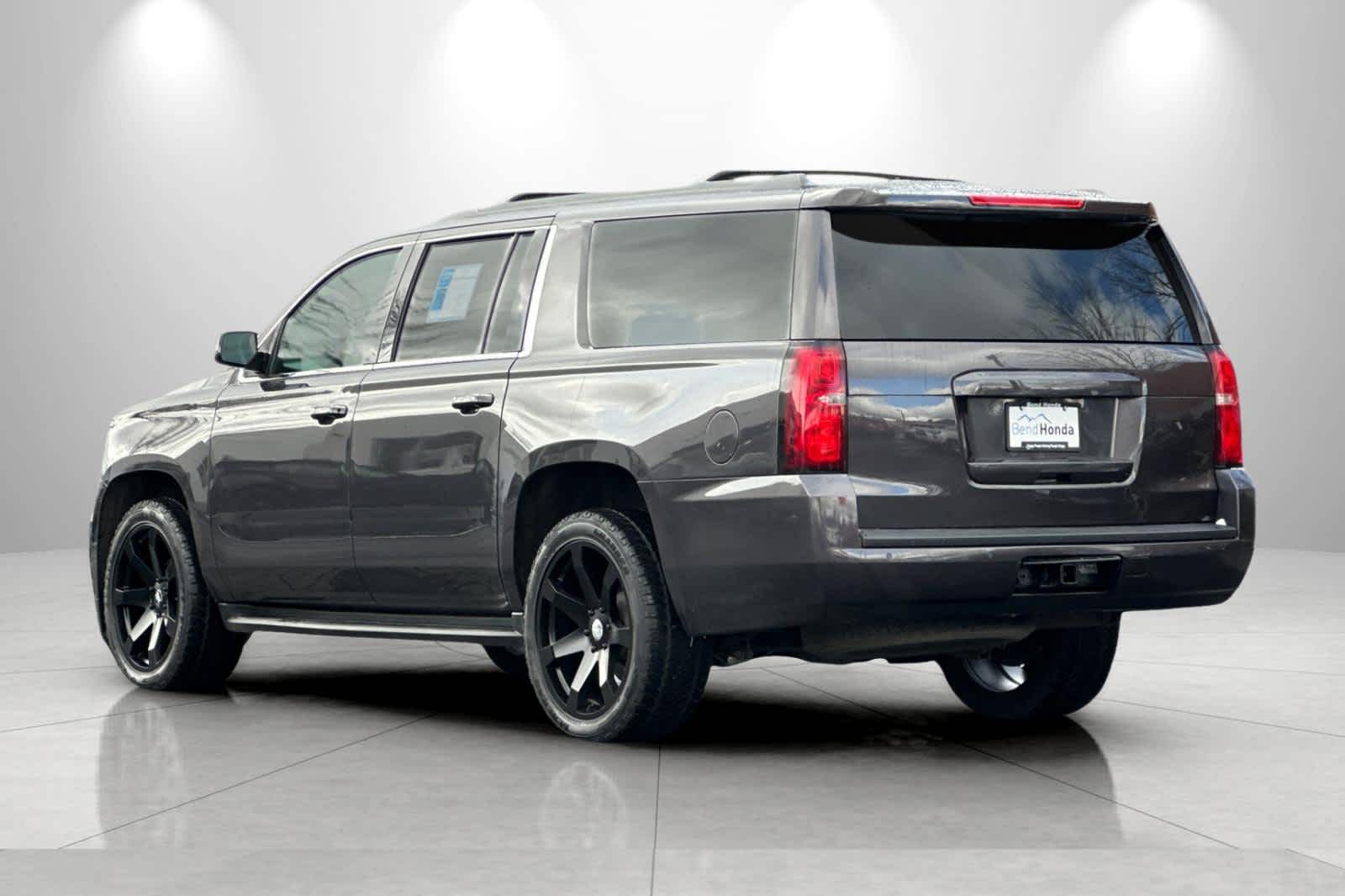 Thumbnail: 2017 Chevrolet Suburban - 6