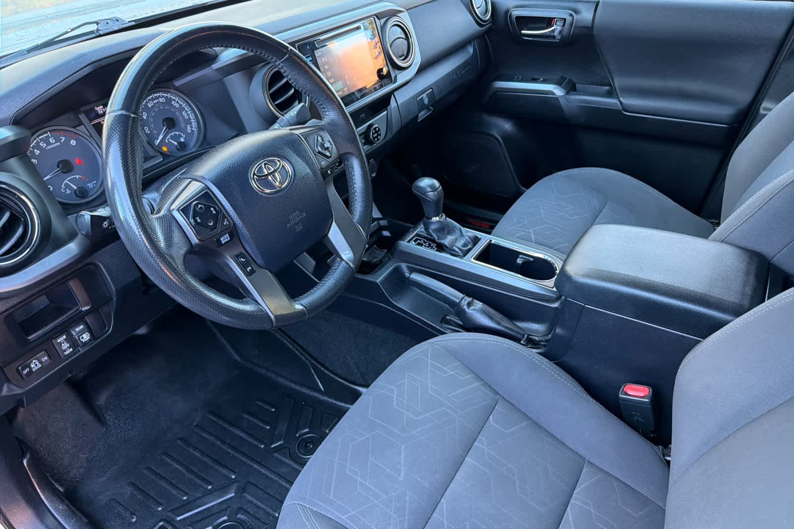 Thumbnail: 2017 Toyota Tacoma - 13