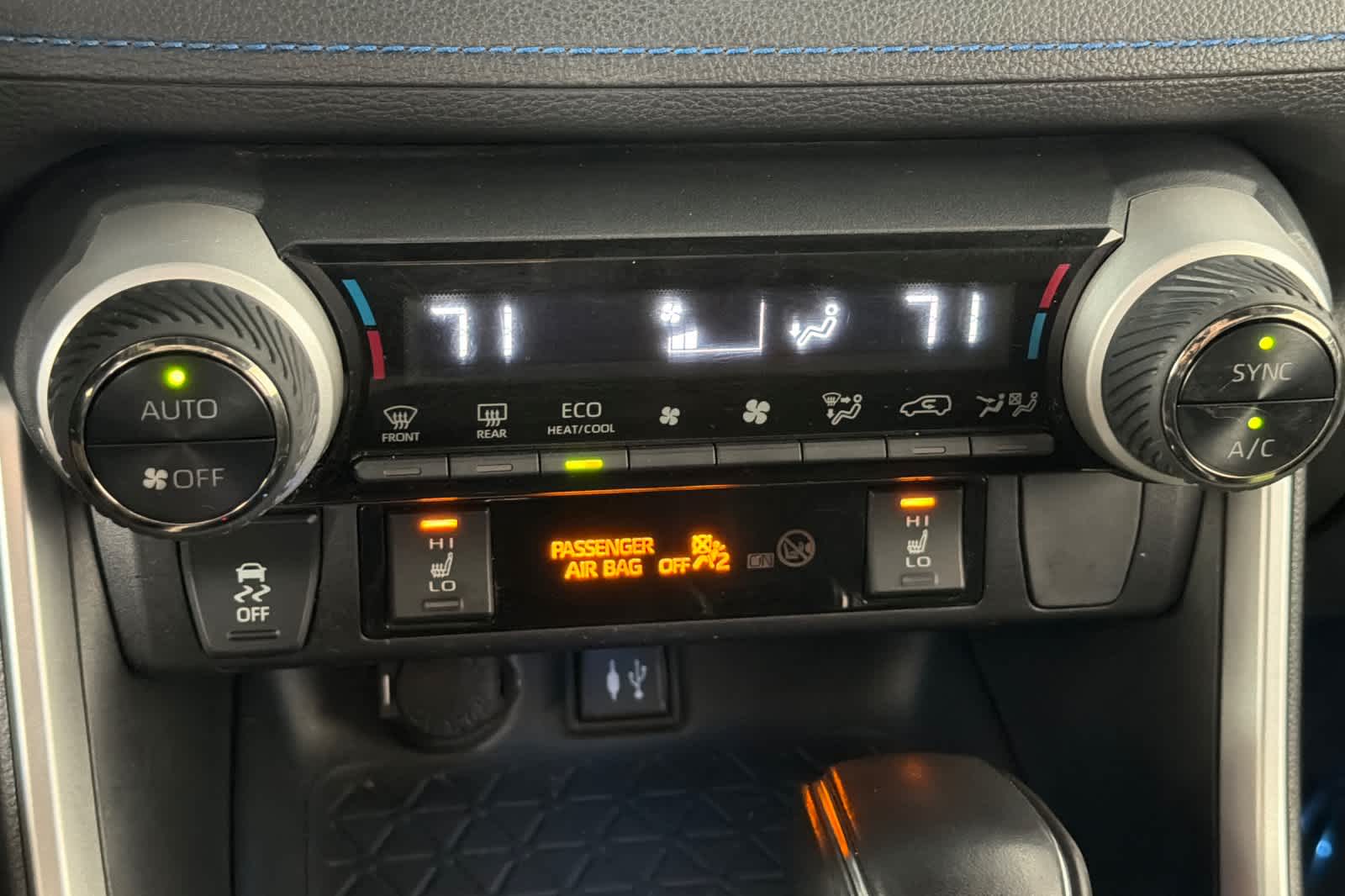 Thumbnail: 2019 Toyota RAV4 - 23