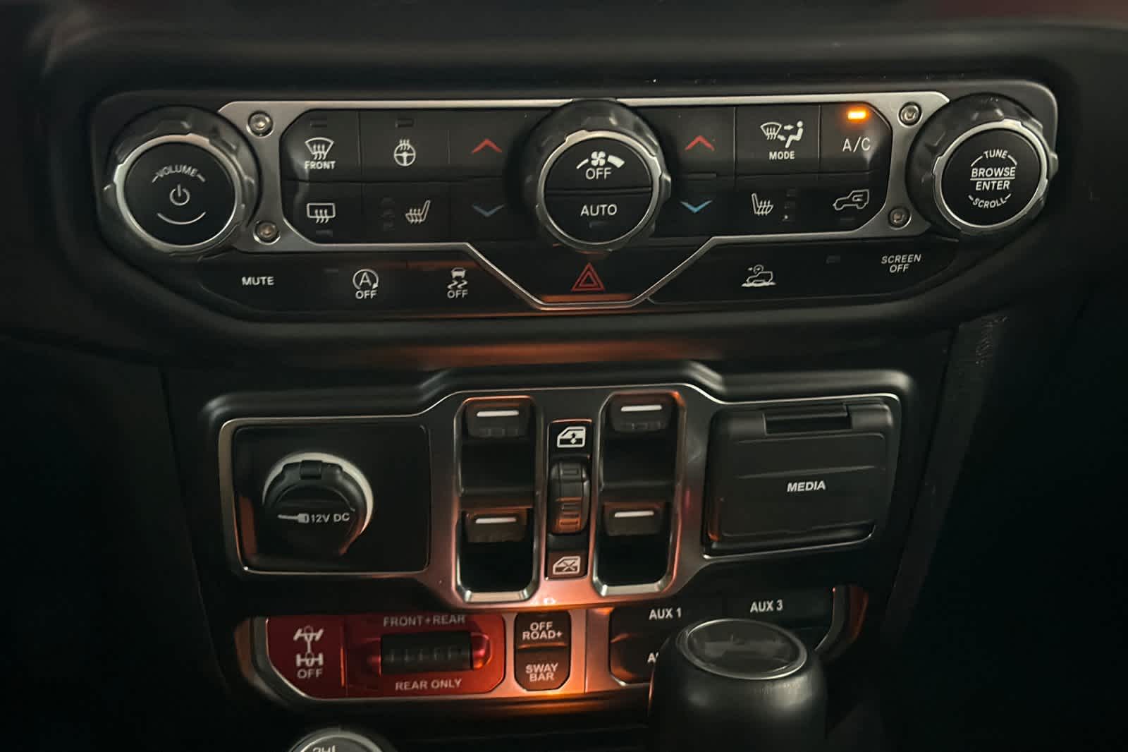 Thumbnail: 2021 Jeep Wrangler - 23