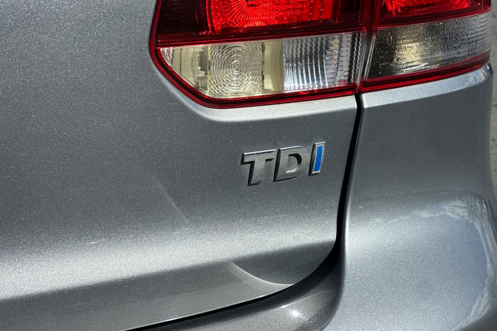 Thumbnail: 2012 Volkswagen Golf - 12