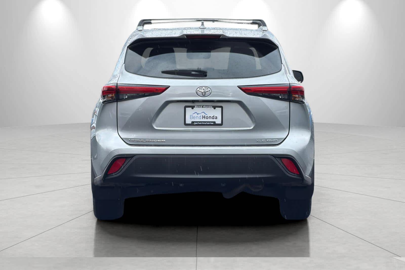 Thumbnail: 2022 Toyota Highlander - 7