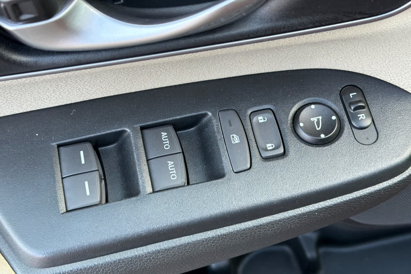 Thumbnail: 2017 Honda CR-V - 15