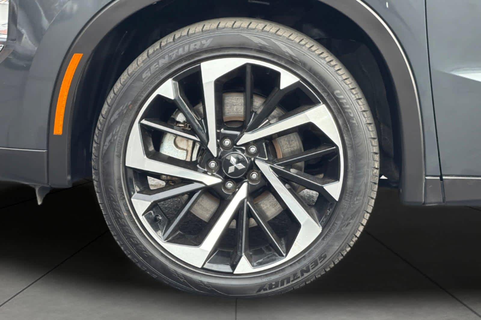 Thumbnail: 2024 Mitsubishi Outlander - 11