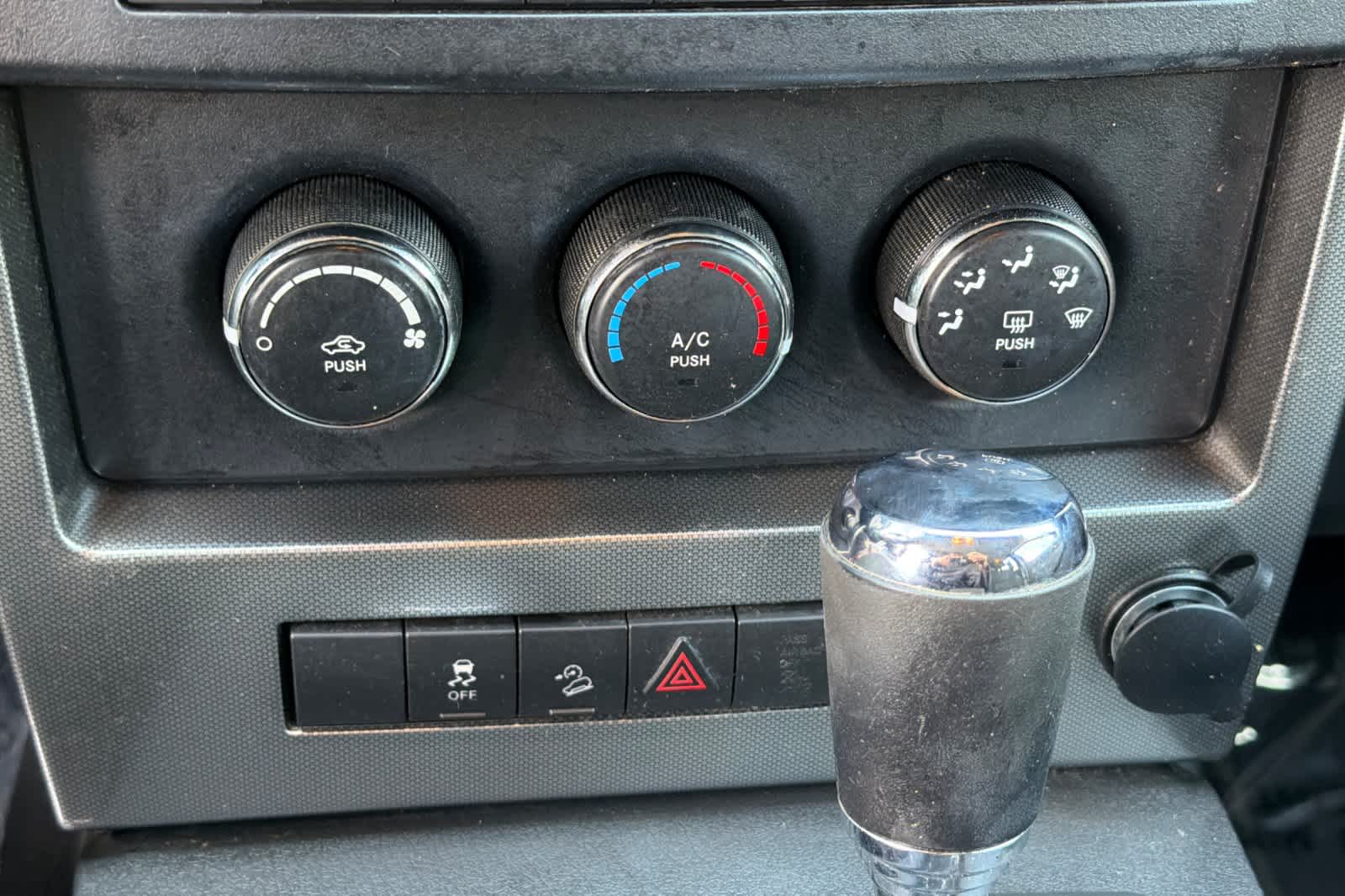 Thumbnail: 2011 Jeep Liberty - 21