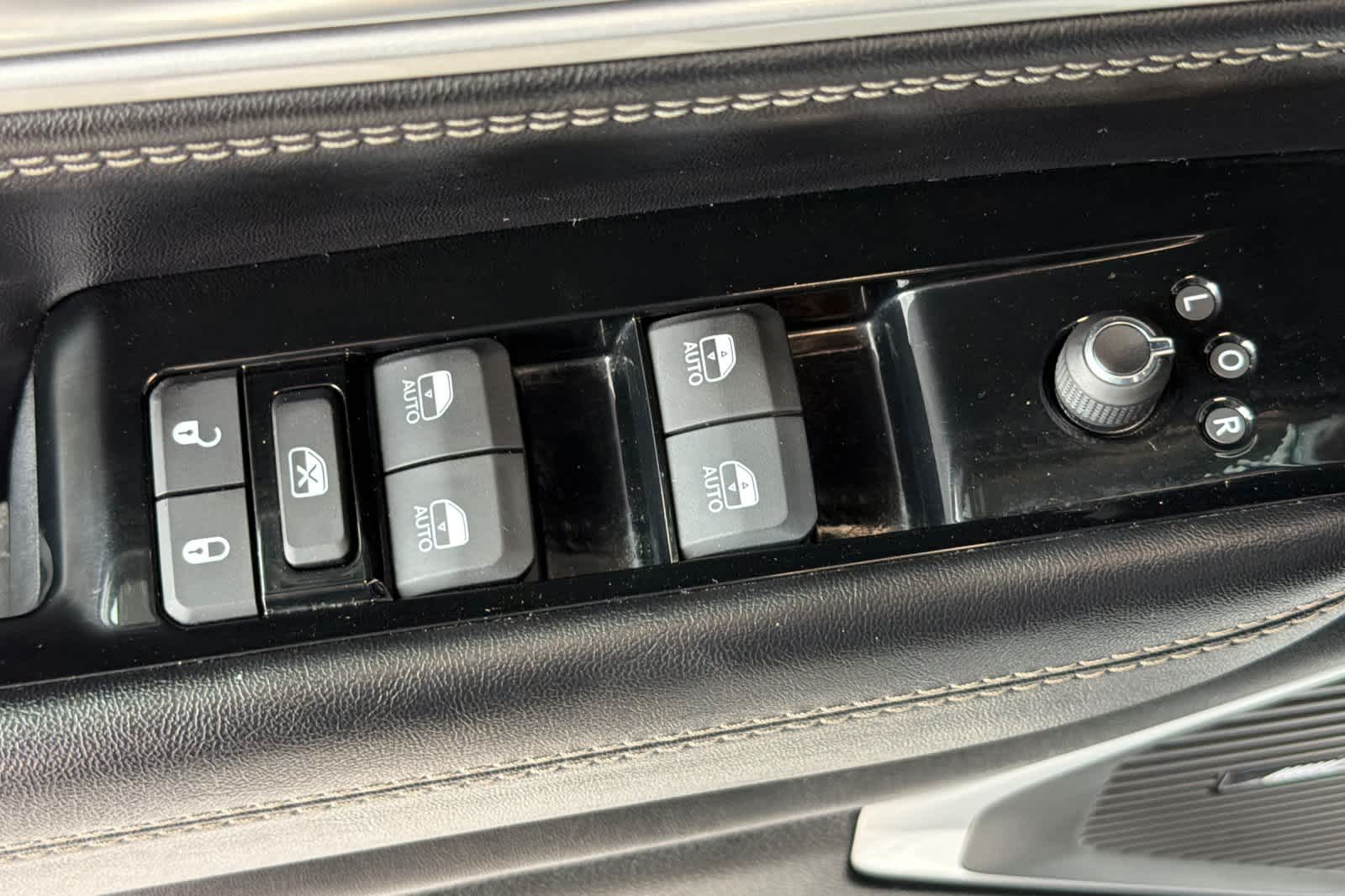 Thumbnail: 2024 Jeep Wagoneer - 15