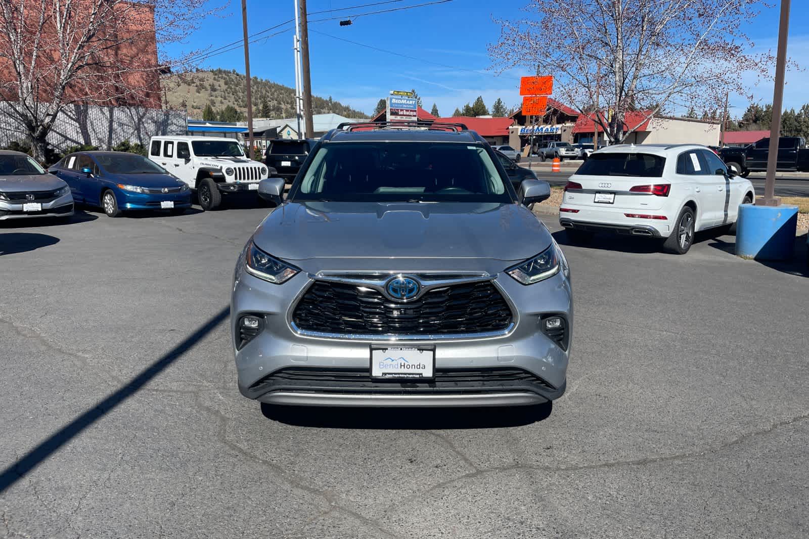 Thumbnail: 2023 Toyota Highlander - 8