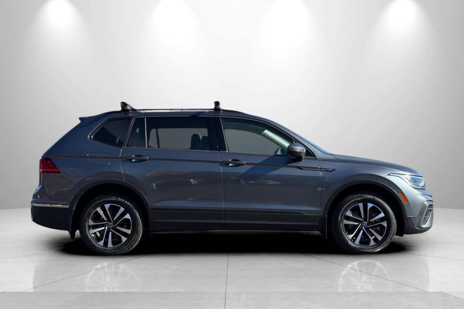 Thumbnail: 2022 Volkswagen Tiguan - 8
