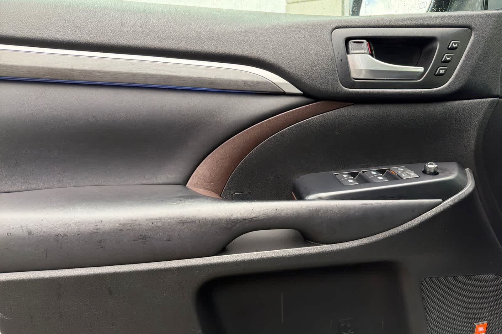 Thumbnail: 2018 Toyota Highlander - 14