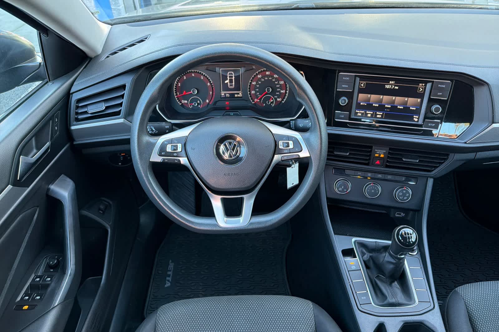 Thumbnail: 2019 Volkswagen Jetta - 16