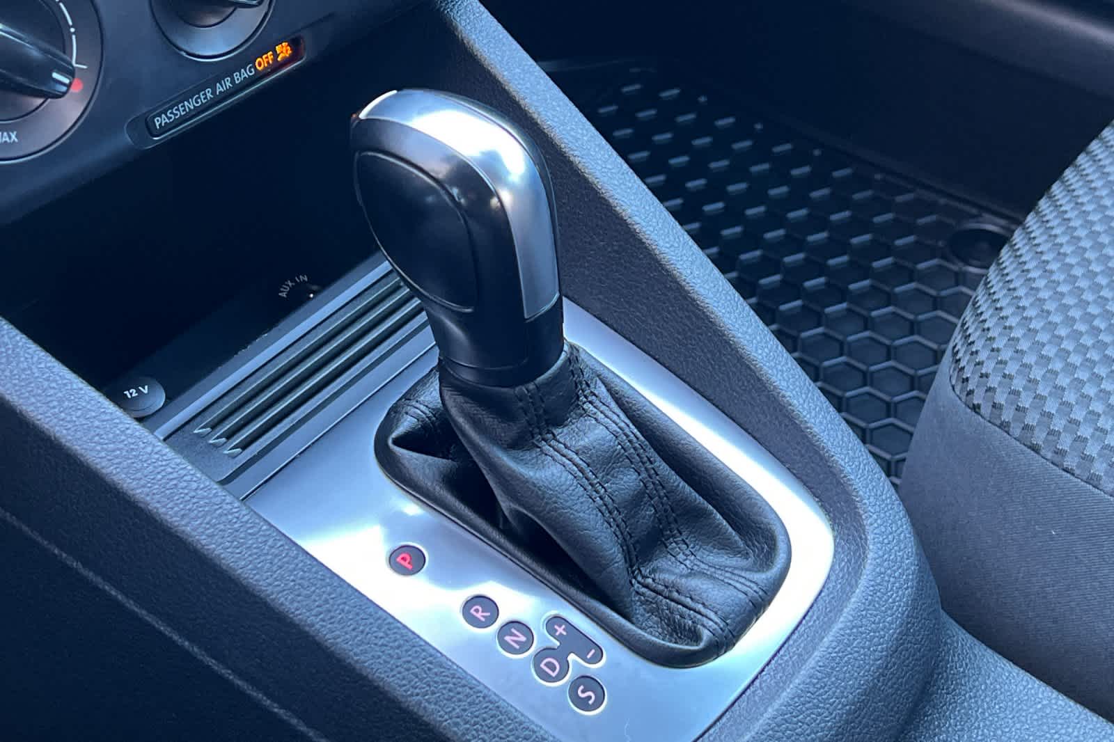 Thumbnail: 2014 Volkswagen Jetta - 21