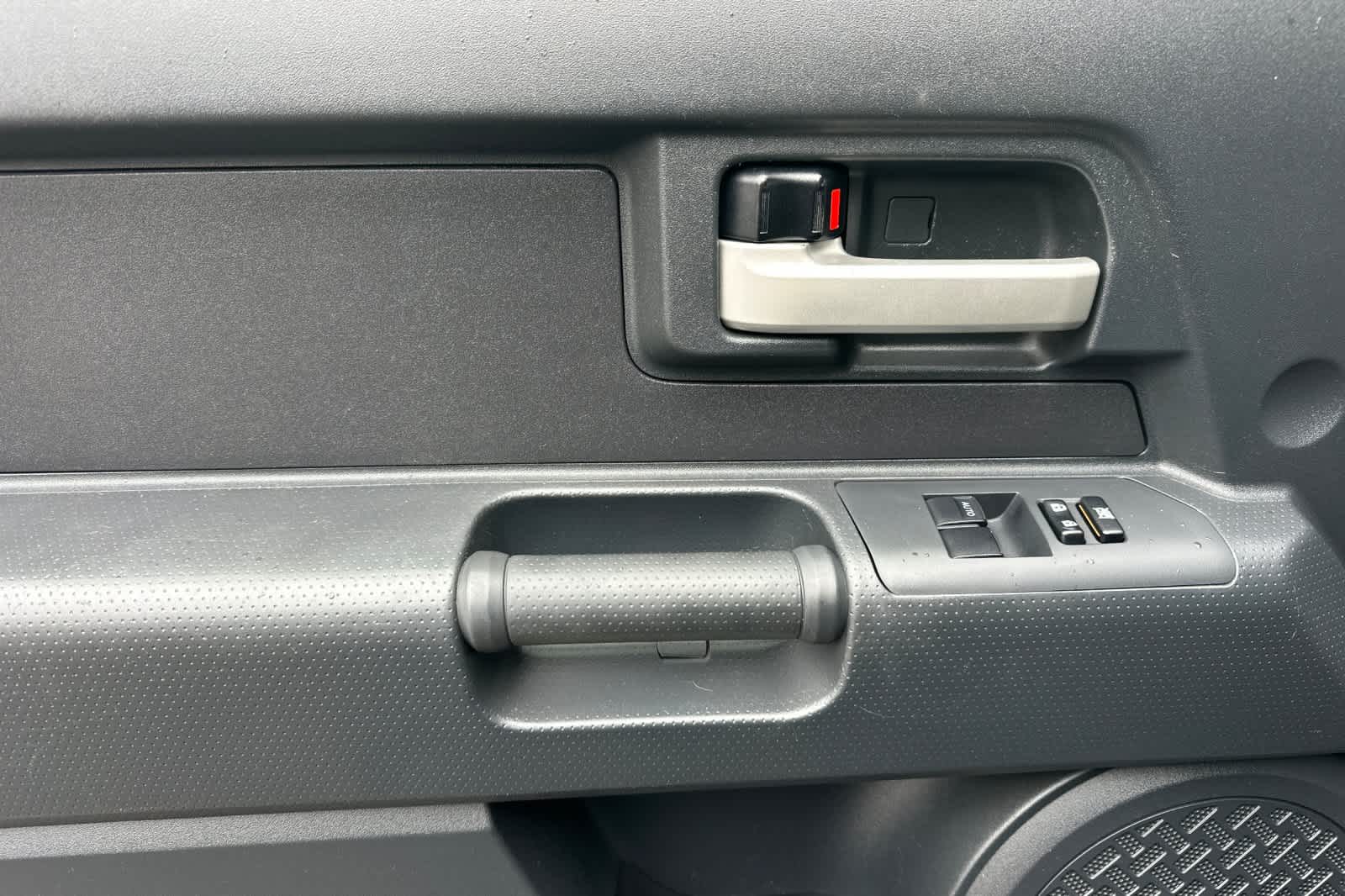 Thumbnail: 2014 Toyota FJ Cruiser - 14