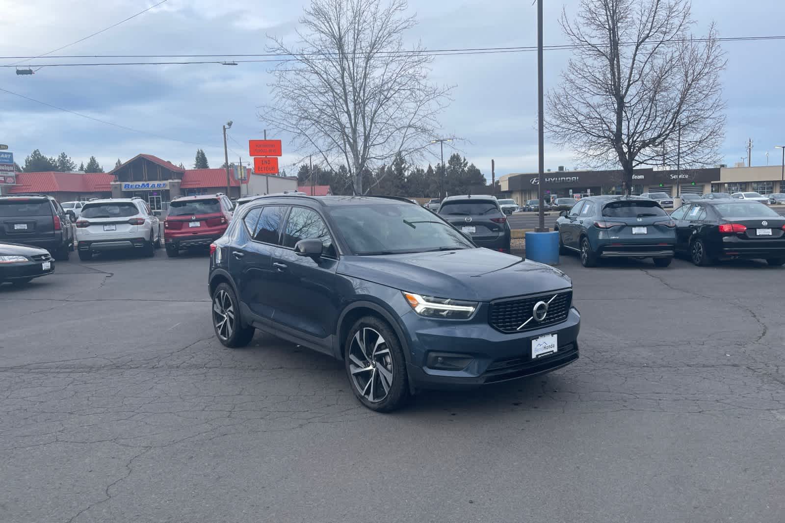 Thumbnail: 2022 Volvo XC40 - 9
