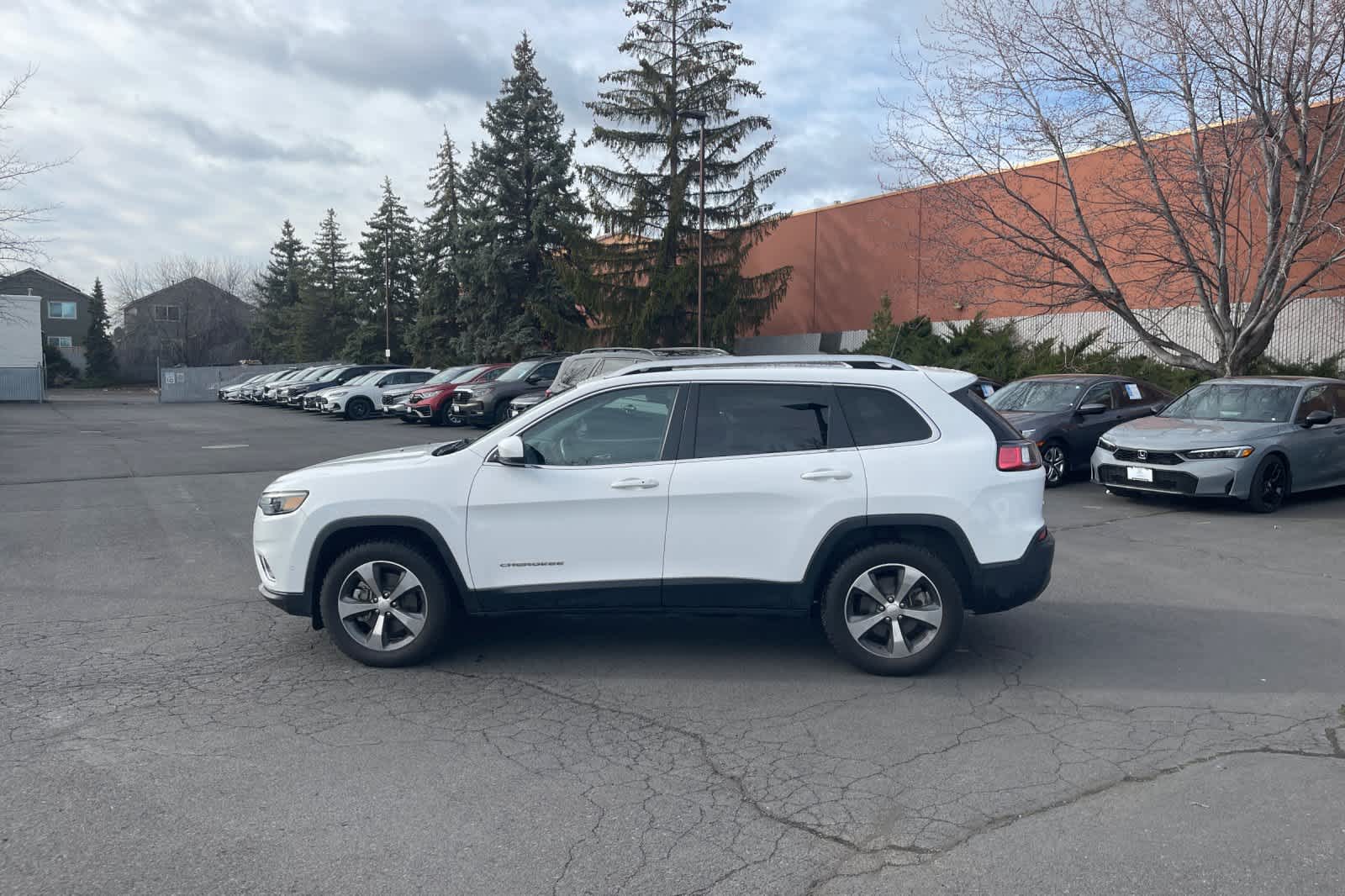 Thumbnail: 2020 Jeep Cherokee - 4