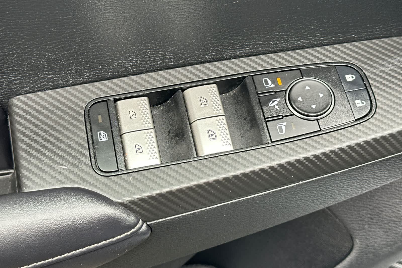 Thumbnail: 2024 Mitsubishi Outlander - 15