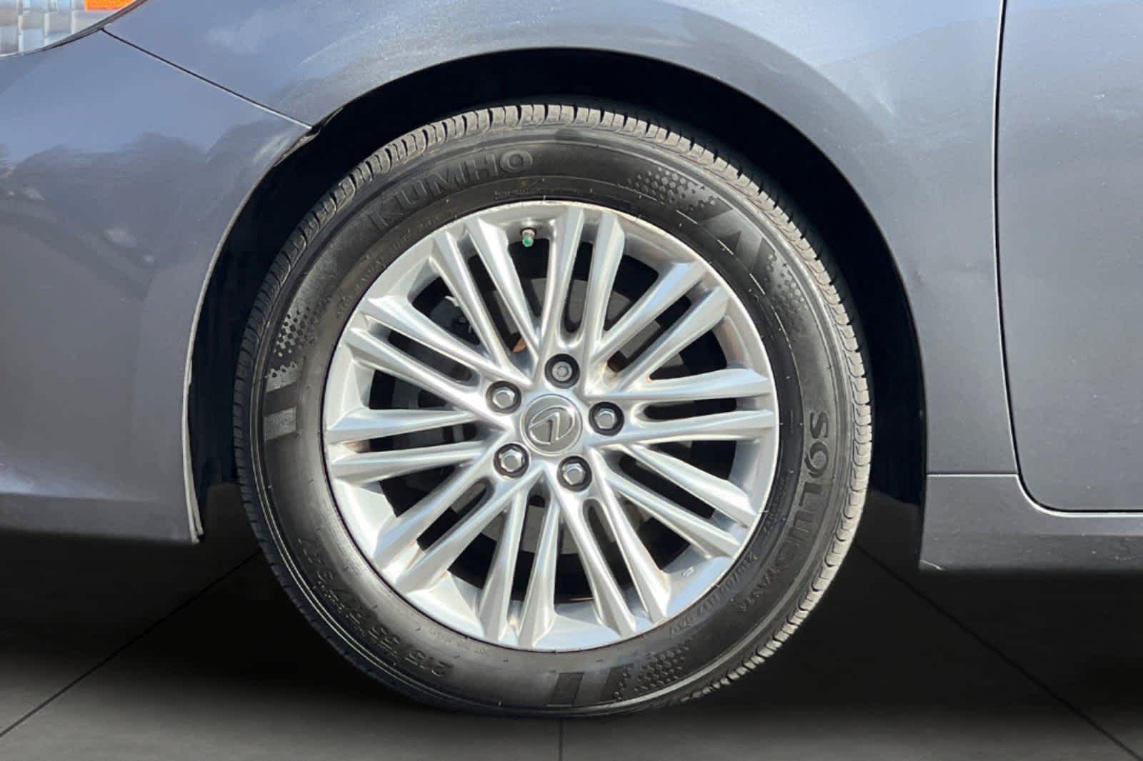 Thumbnail: 2013 Lexus ES - 11