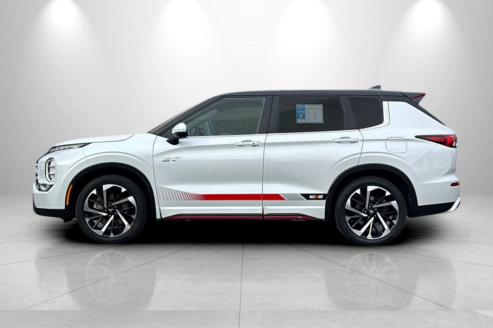 Thumbnail: 2024 Mitsubishi Outlander - 5