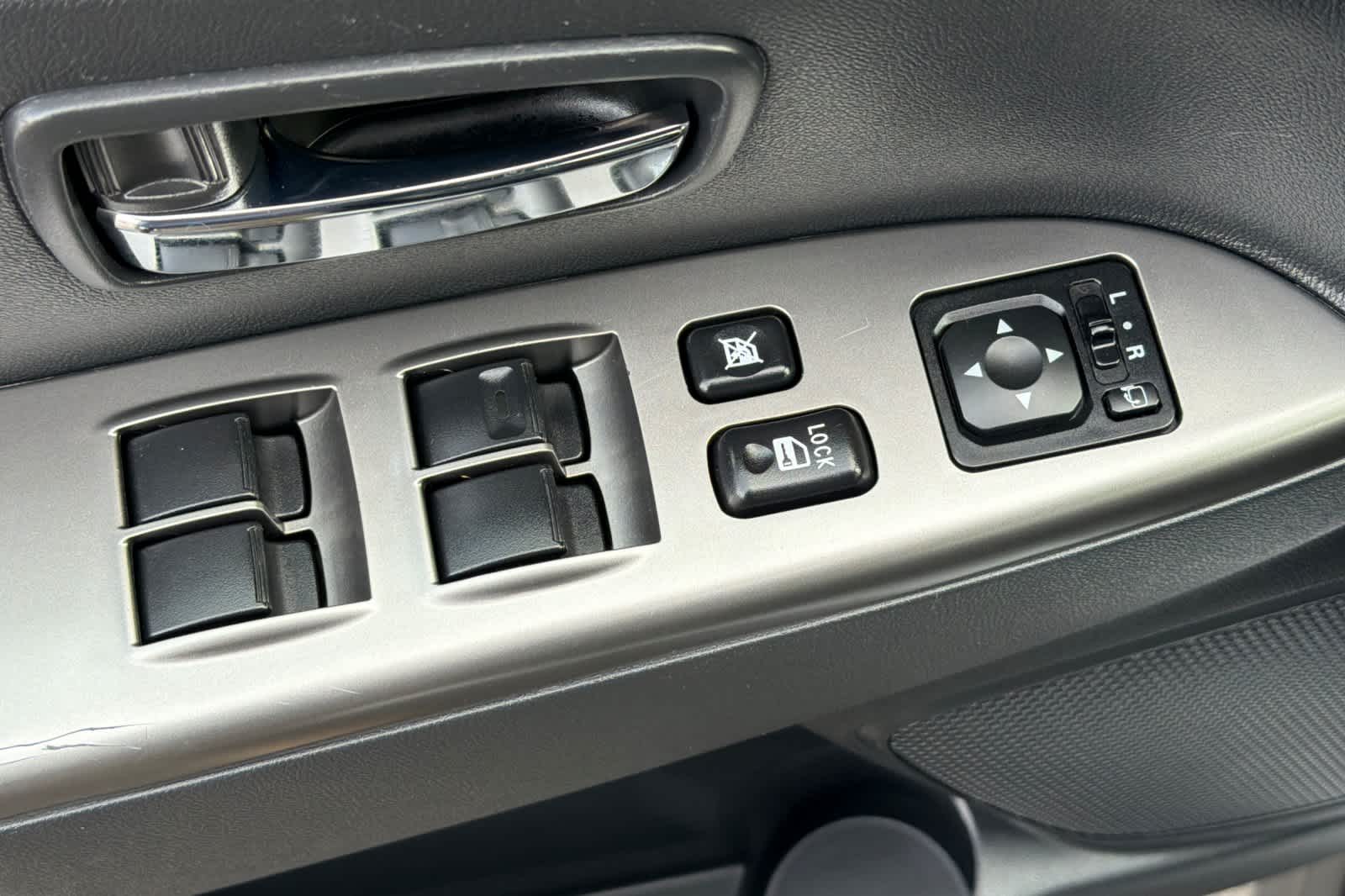 Thumbnail: 2024 Mitsubishi Outlander Sport - 15