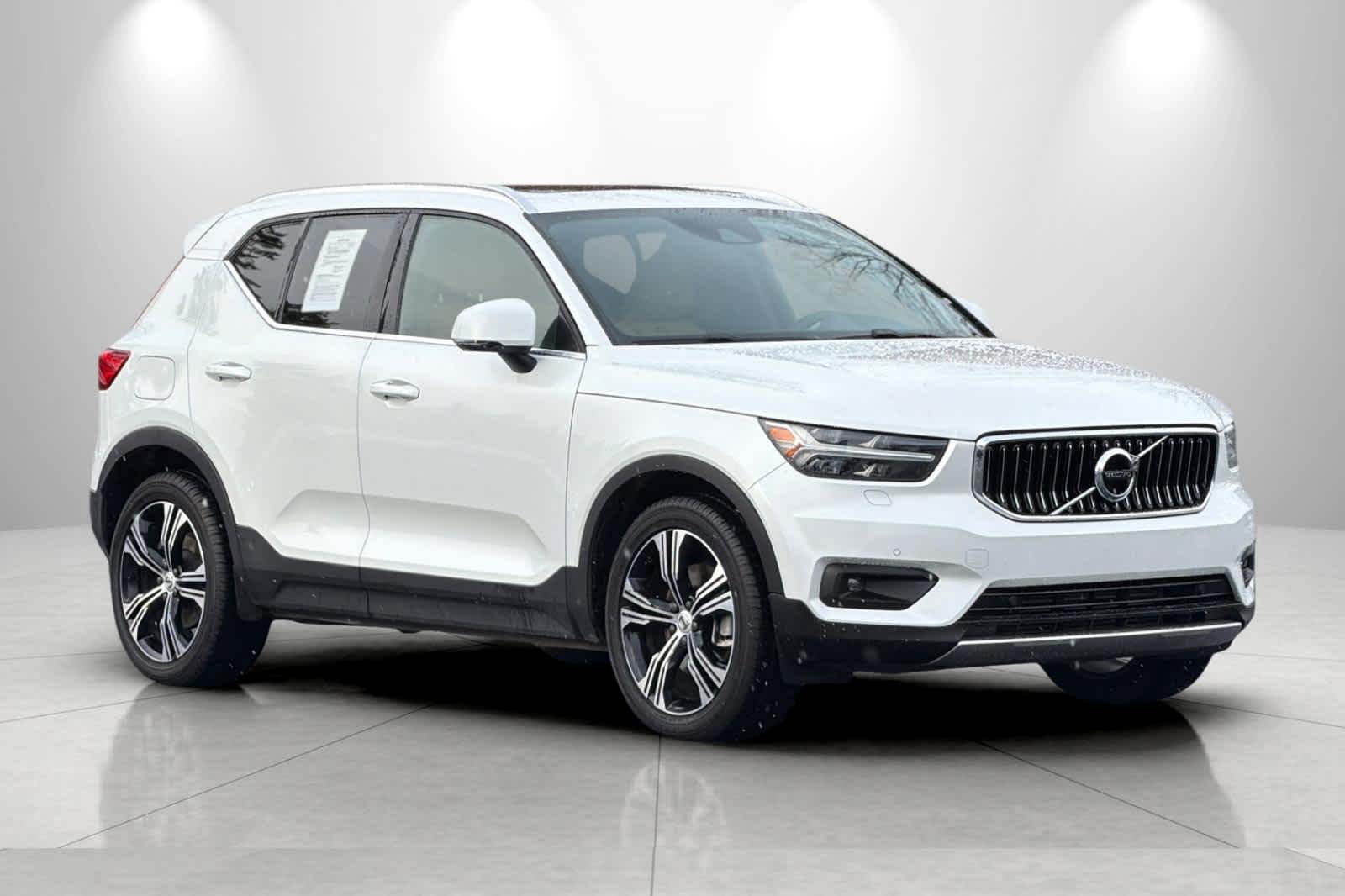 Thumbnail: 2022 Volvo XC40 - 9