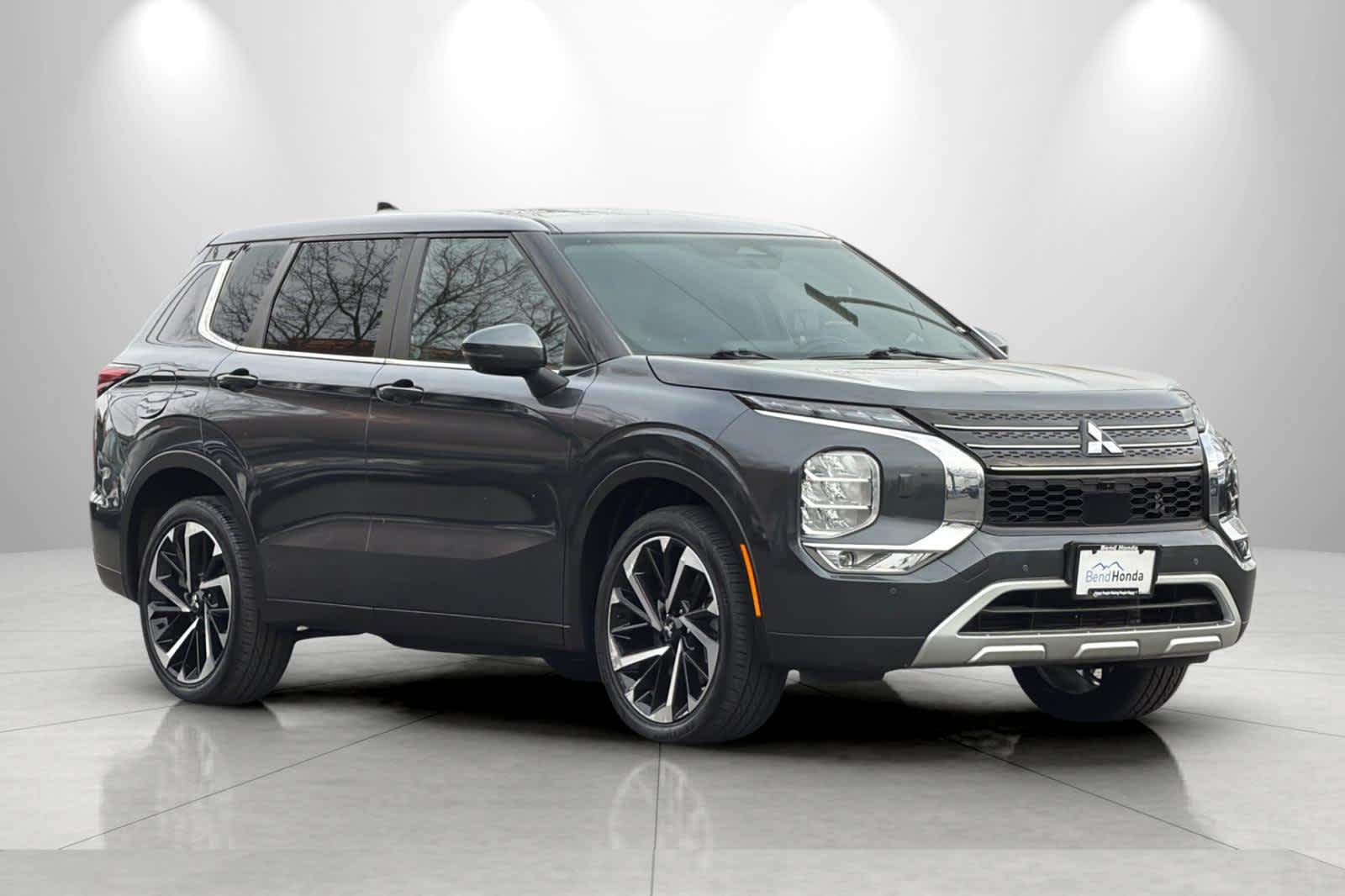 Thumbnail: 2024 Mitsubishi Outlander - 9