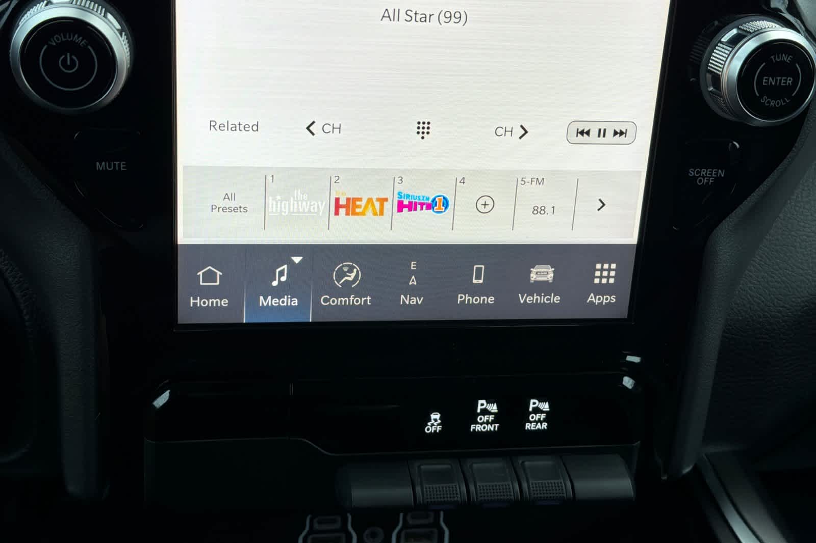 Thumbnail: 2025 RAM 1500 - 22