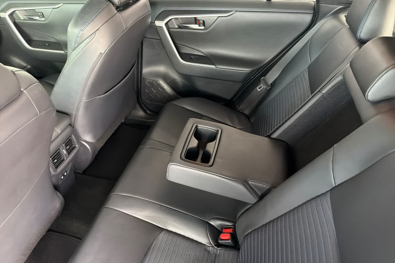 Thumbnail: 2019 Toyota RAV4 - 4