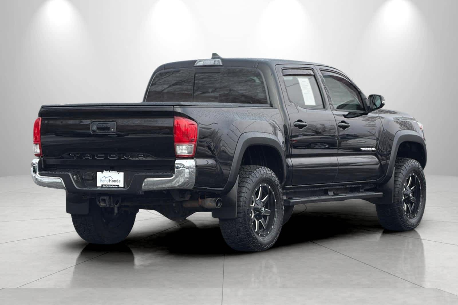 Thumbnail: 2017 Toyota Tacoma - 2