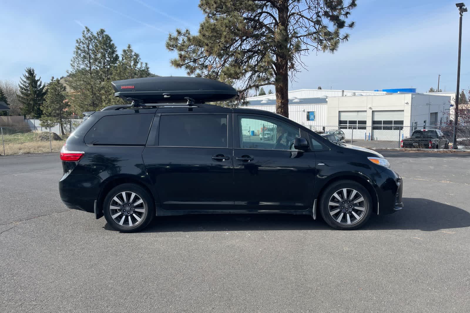 Thumbnail: 2019 Toyota Sienna - 6