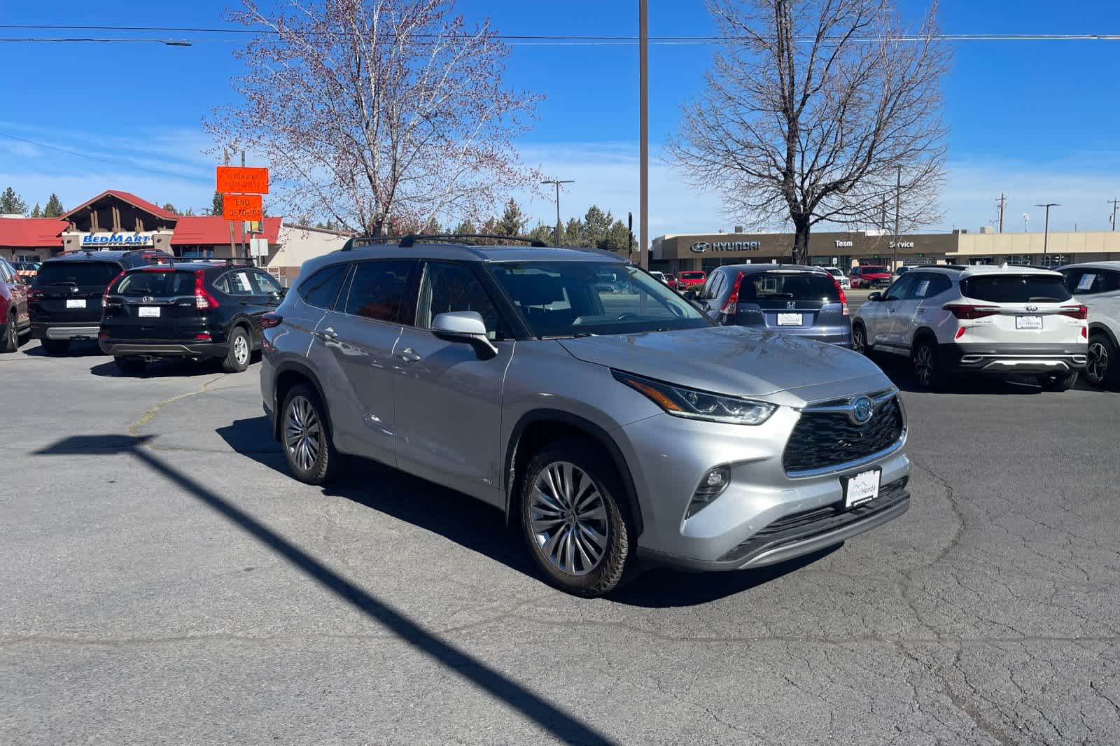 Thumbnail: 2023 Toyota Highlander - 7